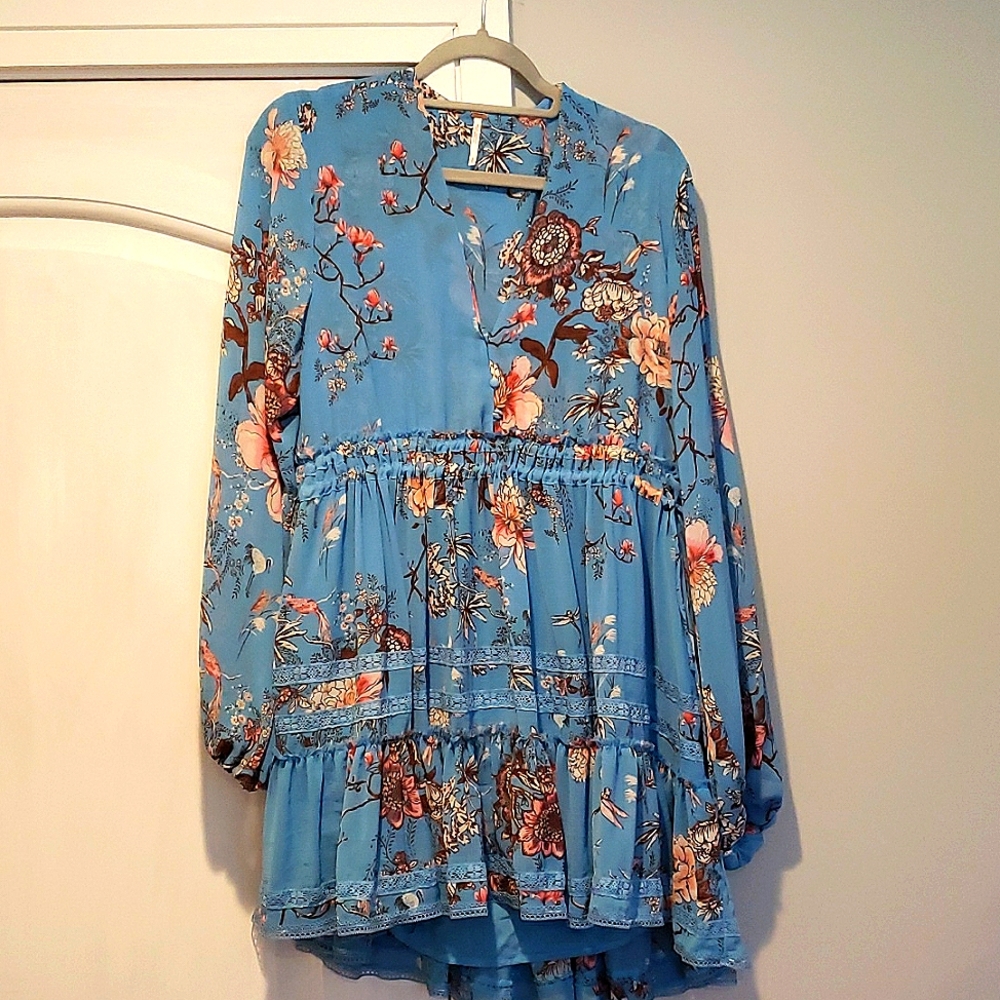 Short blue dress